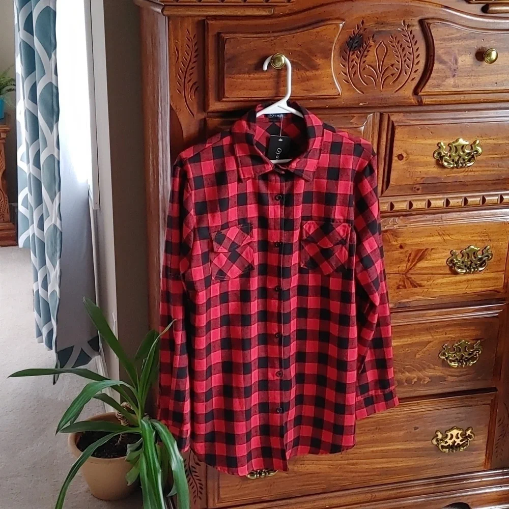 🍁NWT Women's Red & Black Plaid Button Down Shirt - Picture 1 of 7